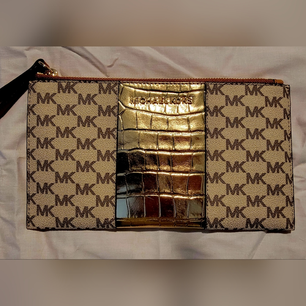 Michael Kors wristlet